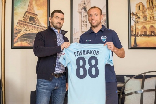 Дончанин Денис Глушаков подписал контракт  «Пари НН»