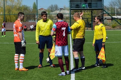 Арбитру III дивизиона Эдуарду Каковкину исполняется 26 лет