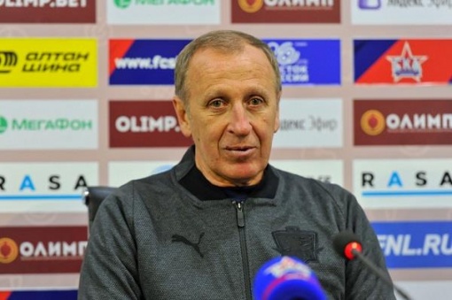 Сегодня один из самых авторитетных представителей донского тренерского цеха руководитель программы развития молодёжного футбола Академии ФК «Чайка» Юрий Лыков  отмечает 60-летний Юбилей