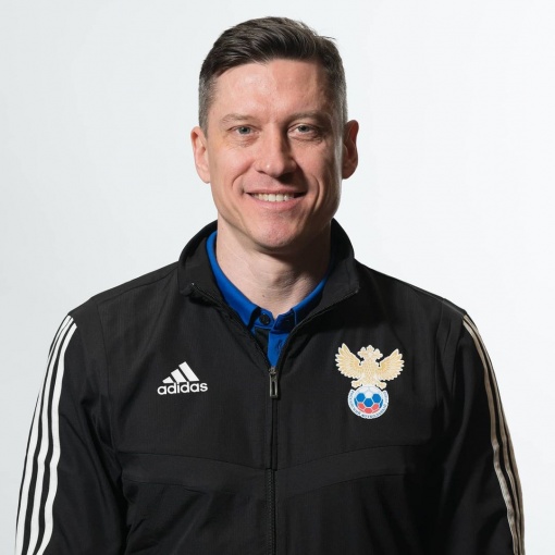 Сегодня арбитру ФИФА, ассистенту Премьер-лиги Роману Усачёву исполняется 45 года