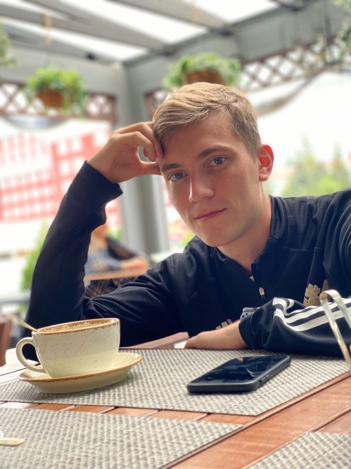 Сегодня день рождения у председателя детско-юношеского комитета ЮФО/СКФО, футбольного арбитра Максима Новикова. Ему исполнилось 26 лет.