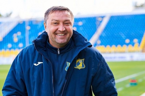 Сегодня день рождения у тренера  основного состава футбольного клуба «Ростов»  Михаила Святославовича Осинова Ему исполнилось 45 лет.