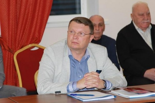 Сегодня Исполнительный директор Федерации футбола Астраханской области Александр Русаков  отмечает 47-й день рождения