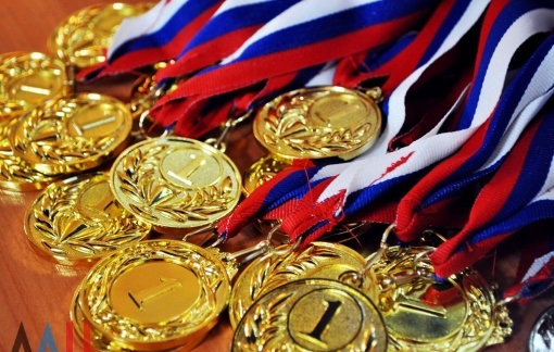 Сегодня наша страна отмечает День ветеранов спорта. Это прекрасный повод поздравить всех, кто вписал свое имя в историю спорта и заложил фундамент сегодняшних и завтрашних побед.