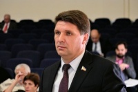 Сегодня депутат Законодательного Собрания Ростовской области, Председатель комитета по местному самоуправлению, административно-территориальному устройству и межпарламентскому сотрудничеству Владимир Влазнев отмечает 56 день рождения